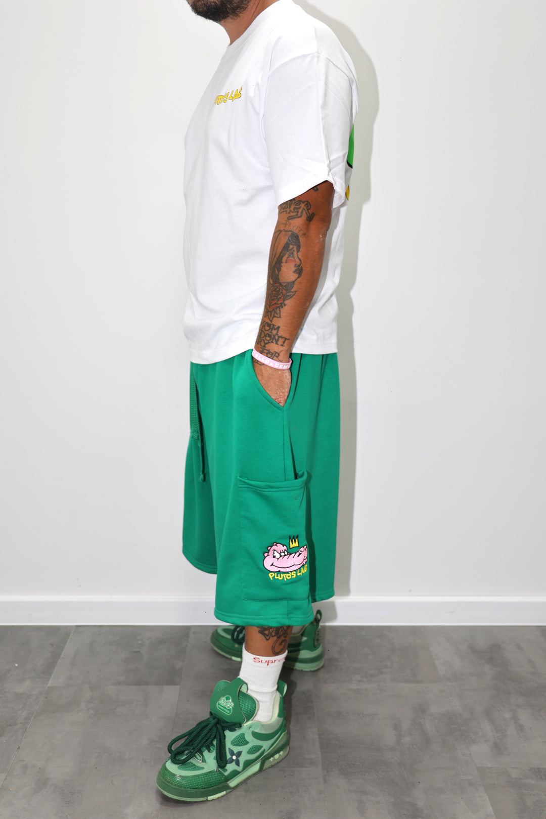 PANTALONE CON TASCONE LATERALE